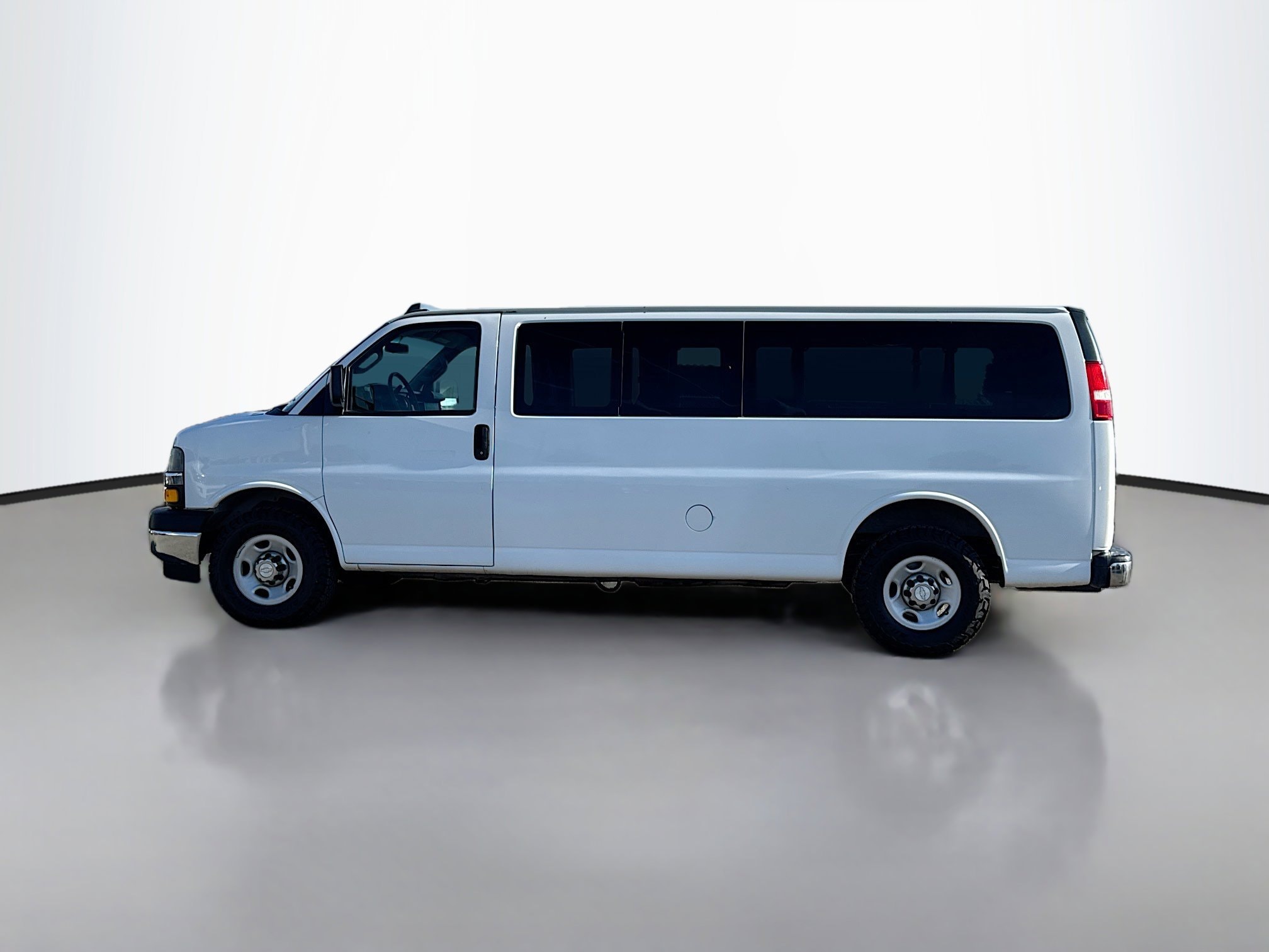 chevrolet express passenger 2018 1GAZGPFG1J1316396 image chevrolet express passenger 2018 1GAZGPFG1J1316396 image
